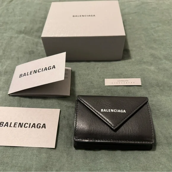 NEW ✨ BALENCIAGA PAPIER TRIFOLD MINI WALLET IN BLACK - Picture 2 of 4